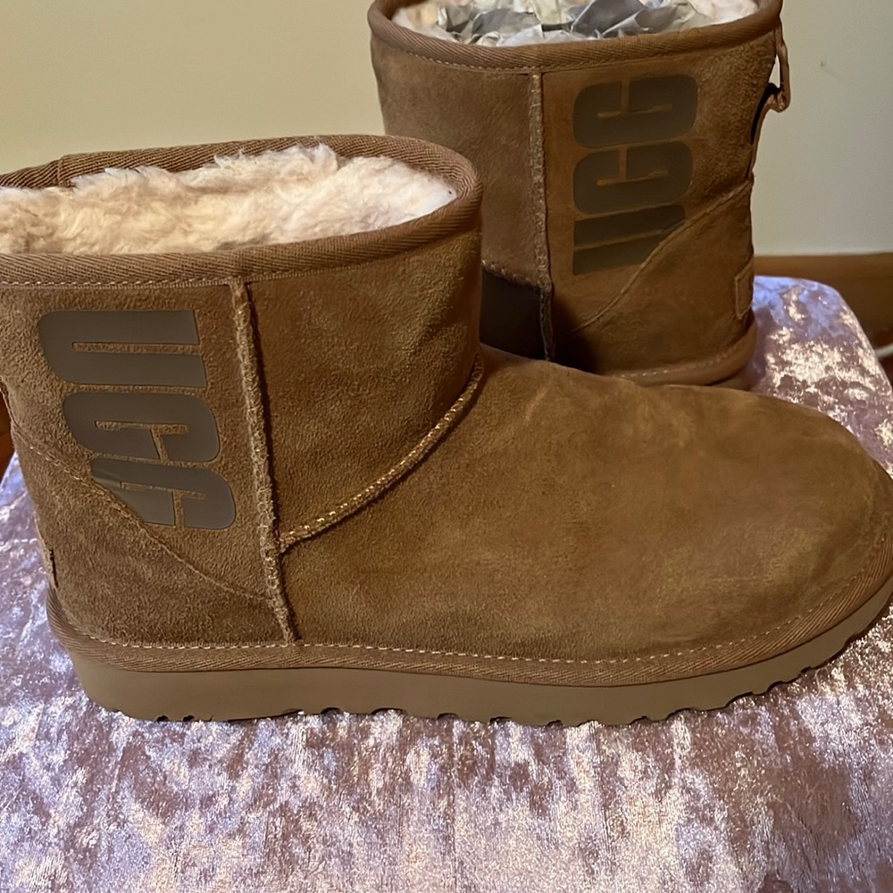 Ugg Classic Mini Rubber Logo